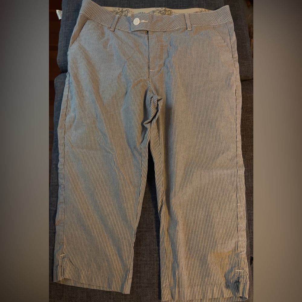 Lee Blue Capris with Versatile Style